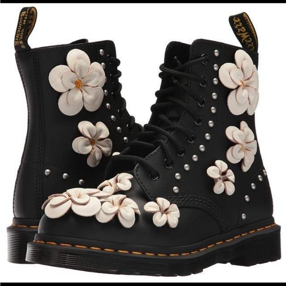 ISO Dr. Martens Black Boots with 3D florals pascal 1460 - Picture 1 of 1